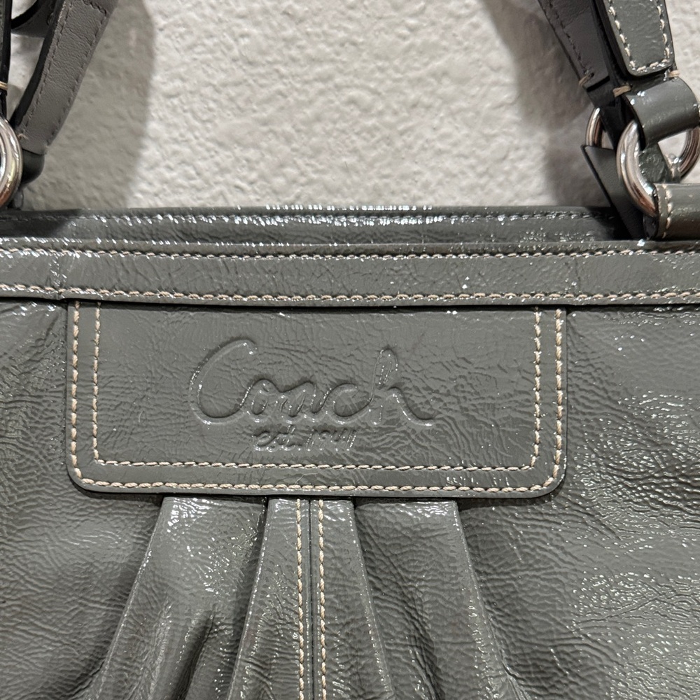 π©Ά Coach Stunning Gray Shoulder Bag with Light Blue Interior π©΅ - Picture 2 of 8